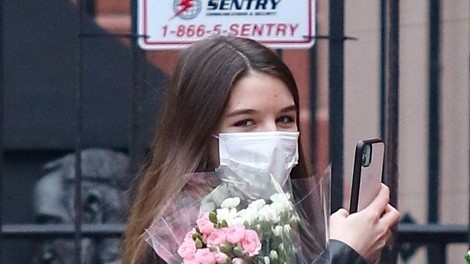 Suri Cruise je stara 15 let (in na las podobna mami Katie v njenih mlajših letih)