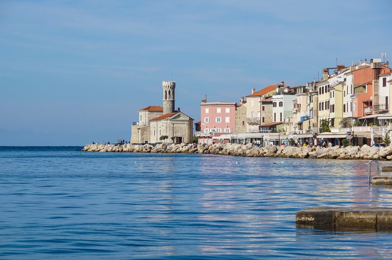 Desetina Slovencev bi sanjski prvomajskih oddih preživela doma (foto: Profimedia)