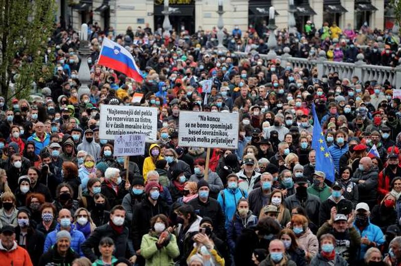 Po ocenah policije na torkovem shodu v Ljubljani okoli 10.000 protestnikov (foto: Daniel Novakovič/STA)