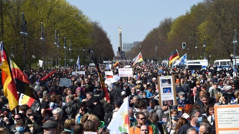 Po številnih mestih na vseh koncih sveta protestna zborovanja ob prazniku dela