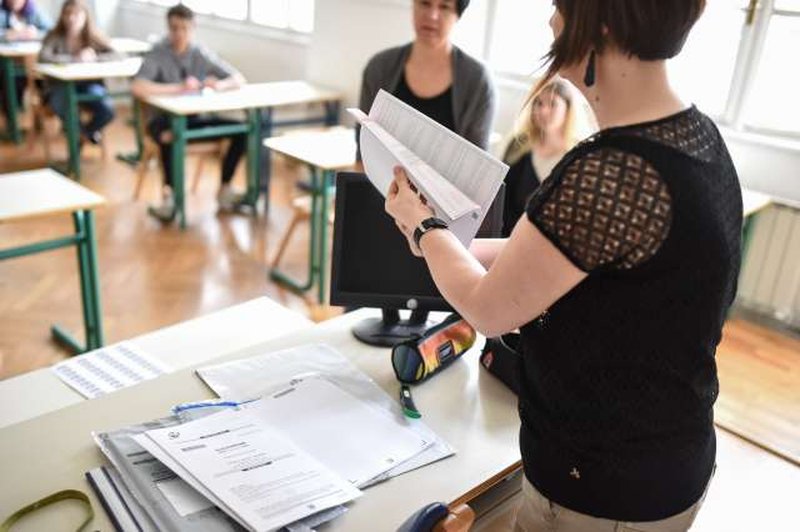 Vračanje v normalo: posledice se odražajo v težavah z zbranostjo in pozornostjo dijakov (foto: Nebojša Tejić/STA)