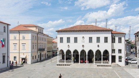 Med ljudmi znaki pandemske izčrpanosti, mlajši do cepiva bolj skeptični