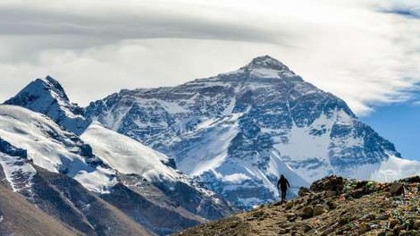 Blizu vrha Mount Everesta umrla dva alpinista