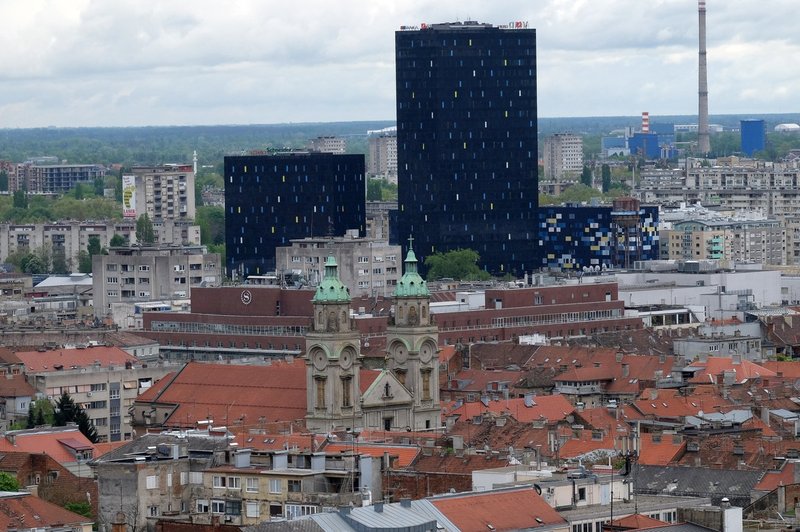 Naši južni sosedje zadovoljni z boljšo epidemiološko sliko, a ukrepov še ne bodo rahljali (foto: profimedia)