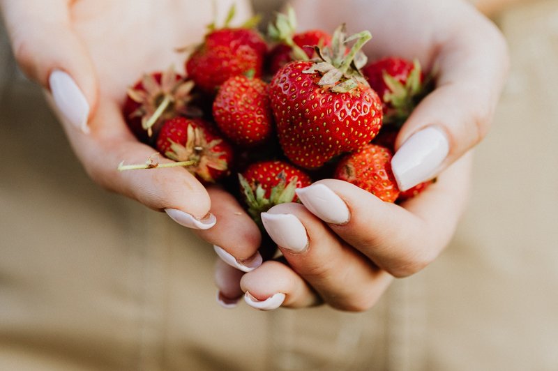 To so najbolj onesnažena živila s pesticidi (na 1. mestu so jagode!) (foto: pexels)