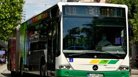 V Ljubljani in Mariboru za upokojence brezplačni prevozi z mestnimi avtobusi