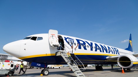 V Berlinu zasilno pristalo letalo družbe Ryanair, v ozadju naj bi bila grožnja z bombo