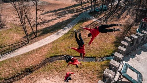 Slovenska akrobatska skupina Dunking Devils poskrbela za nov vrtoglav in vratolomen podvig