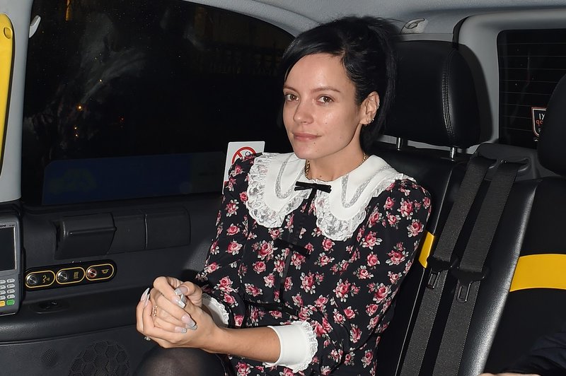 Lily Allen z odrskih desk o predstavi: Briljantna raziskava duhov, ki nas lovijo (foto: profimedia)