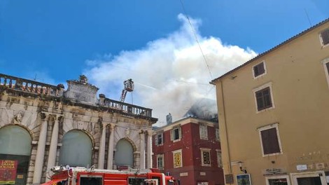 V starem mestnem središču Zadra zagorelo