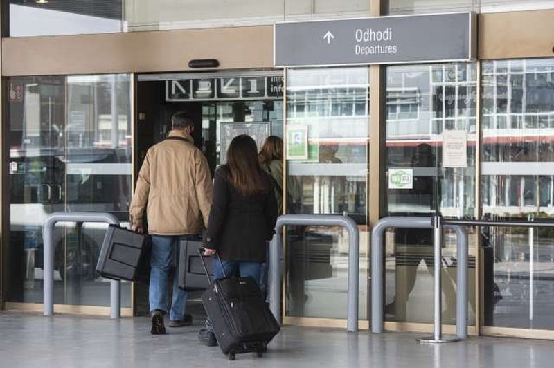 Ob odprtju novega terminala na ljubljanskem letališču izpostavili njegov pomen za Slovenijo (foto: Bor Slana/STA)