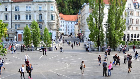 Letos 30 let praznuje 24.111 prebivalcev Slovenije