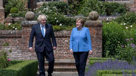 Angela Merkel britanskemu premierju napovedala lažje pogoje za vstop Britancev v Nemčijo