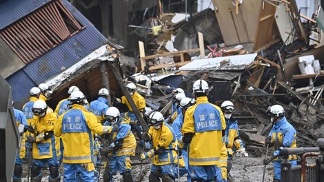 Zemeljski plaz na Japonskem za seboj pustil razdejanje in vzel najmanj dve življenji