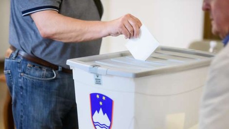 Odprla so se volišča za glasovanje na referendumu o noveli zakona o vodah