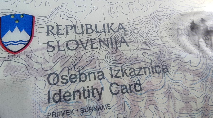 Pretečene osebne izkaznice bo mogoče v Sloveniji uporabljati do 27. marca (foto: Srdjan Živulovič/Bobo)