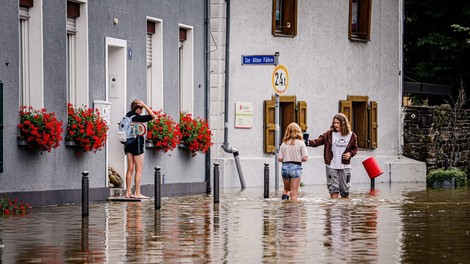 Poplave v Nemčiji in Belgiji vzele več kot 100 življenj, veliko je pogrešanih