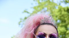 »Sem gej, zraven pa še malo čuden, ker sem drag queen – kraljica preobleke.«