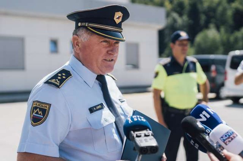 Avtocestna policija na ljubljanski avtocestni povezavi aktivno proti kršiteljem prometnih predpisov (foto: Tjaša Doljak/STA)