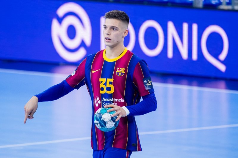 Kaj nam je zaupal Domen Makuc, rokometaš, ki ga zaradi neverjetnega športnega talenta primerjajo z Dončićem (foto: Sara Gordon (FCB Team))