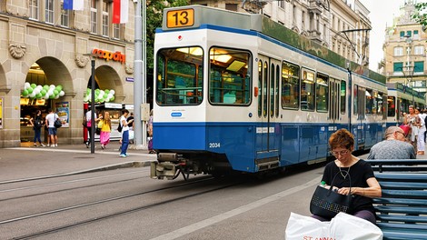 Okolju prijazna ideja: Potniki na dunajskem tramvaju bi lahko spotoma dostavljali pakete