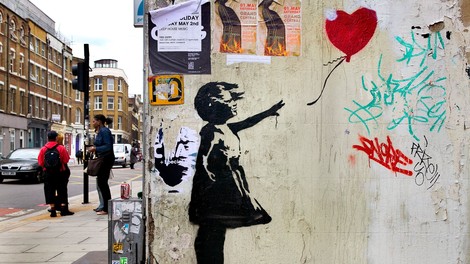 Poglejte, s čim je tokrat presenetil angleški skrivnostni ustvarjalec grafitov Banksy