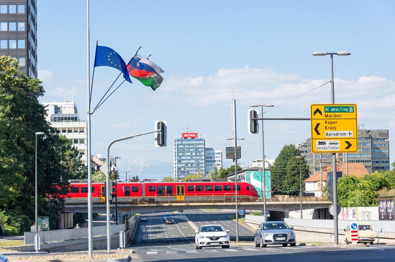 Subvencionirane vozovnice za dijake in študente bodo s septembrom veljale po celi državi (foto: Profimedia)