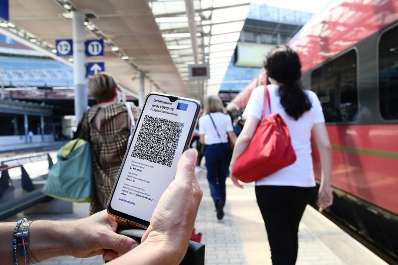 Mreža nevladnih organizacij: "Naj nam virus ne vzame človečnosti" (foto: profimedia)