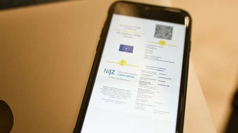 Izteka se veljavnost digitalnih covidnih potrdil, natisnjenih konec junija