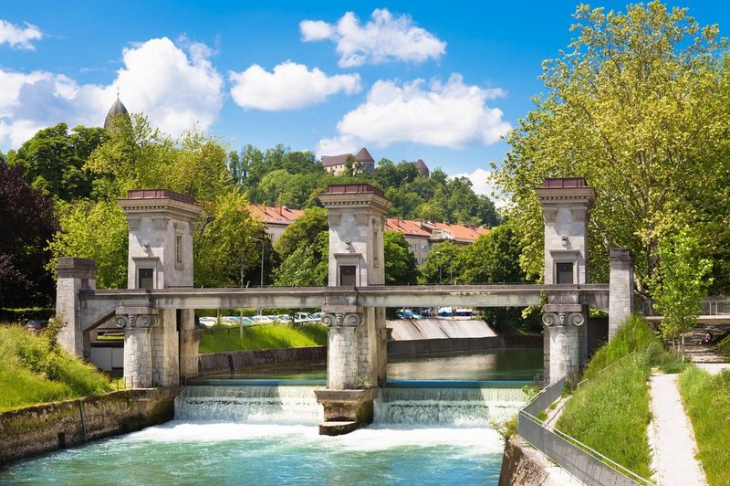 Škode po sredinem neurju v Ljubljani je samo na infrastrukturi za sto tisoč evrov (foto: profimedia)