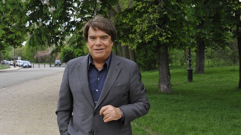 Poslovil se je Bernard Tapie, francoski poslovnež, politik, igralec, pevec in televizijski voditelj