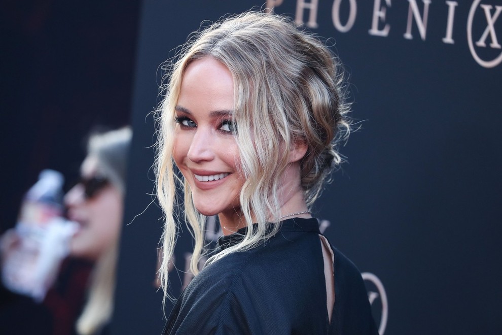 Zagotovo vsi poznate priljubljeno igralko Jennifer Lawrence, ki je na nas pustila poseben pečat v filmih Igre lakote. Cooke Maroney …