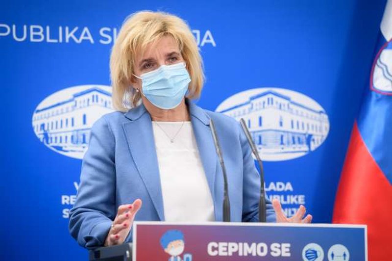 Posvetovalna skupina za cepljenje predlaga prednostno uporabo mRNK cepiv, mlajšim od 30 let pa cepljenje s cepivom Pfizer (foto: Nebojša Tejić/STA)