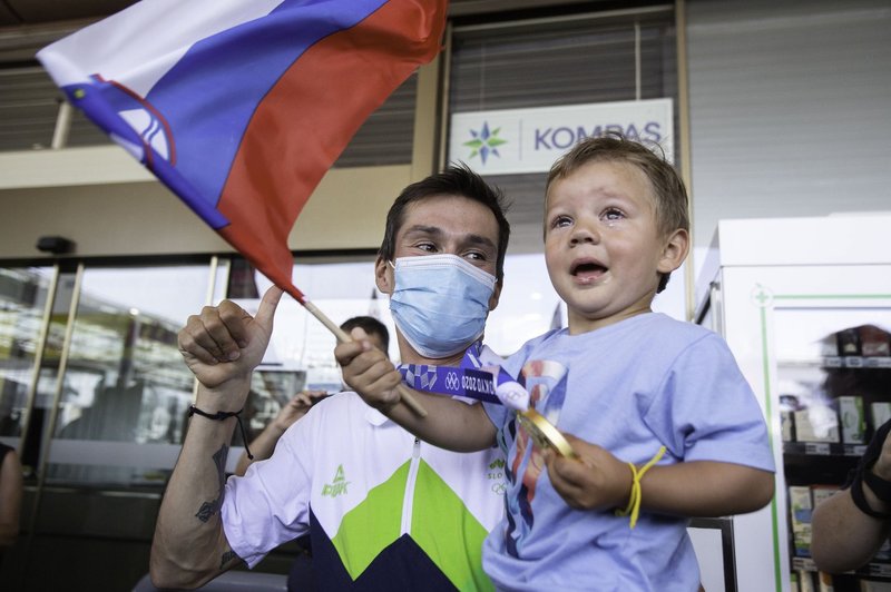 Rogličeva izbranka Lora objavila prvo uradno fotografijo njunega poročnega dne (foto: Profimedia)