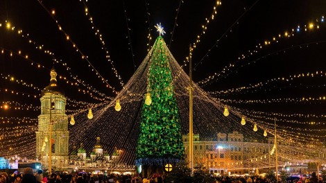 Že drugo leto zapored bo epidemija okrnila decembrski praznični čas