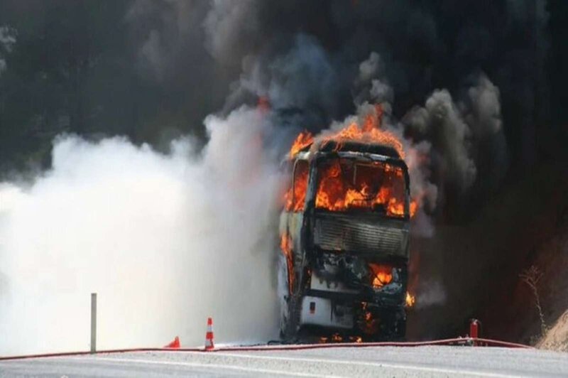 Najmanj 46 mrtvih v nesreči avtobusa v Bolgariji: "Na avtobusu so spali, ko se je zaslišala eskplozija!" (foto: STA/Twiter)