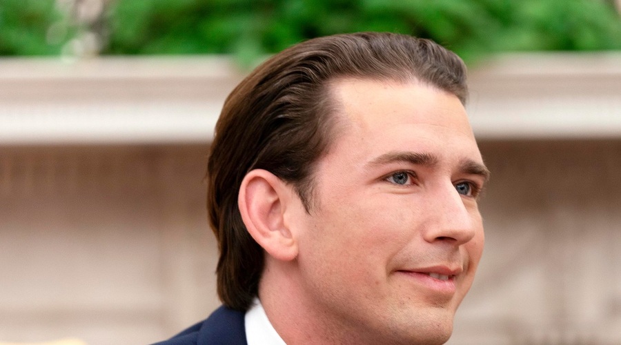 Nekdanji avstrijski kancler Sebastian Kurz postal očka in se veseli prvega božiča v troje (foto: profimedia)