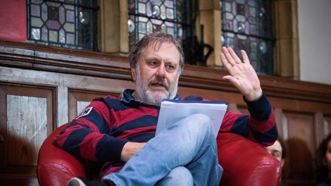 Žižek napoveduje: "Potrebujemo še večje krize in še večje šoke, da se bomo zbudili!"