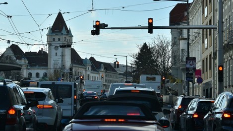 Od ponedeljka v Avstrijo brez karantene le cepljeni in prebolevniki