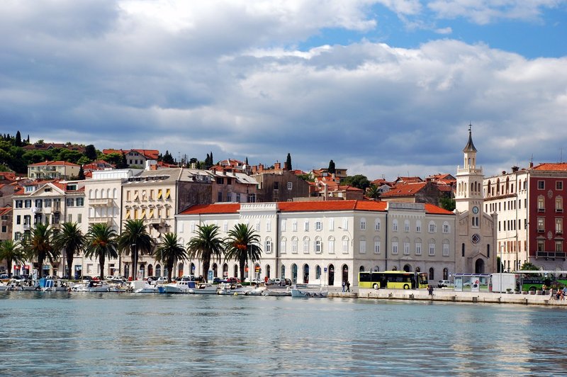 Avstrijci (za silvestrovo) množično bežijo v Dalmacijo, da bi se ognili lockdownu (foto: profimedia)