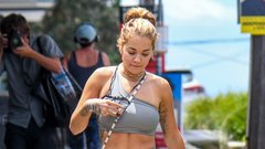 (FOTO) Rita Ora uživa v vročem poletju "tam spodaj"