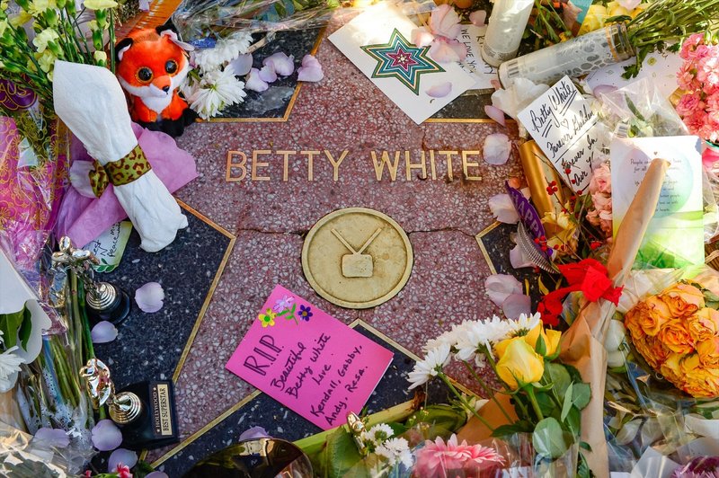 Končno razkrili resničen VZROK SMRTI legendarne Betty White (foto: Profimedia)