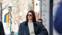 (FOTO) Elegantna Kendall Jenner: Brezhiben slog tudi na smučišču