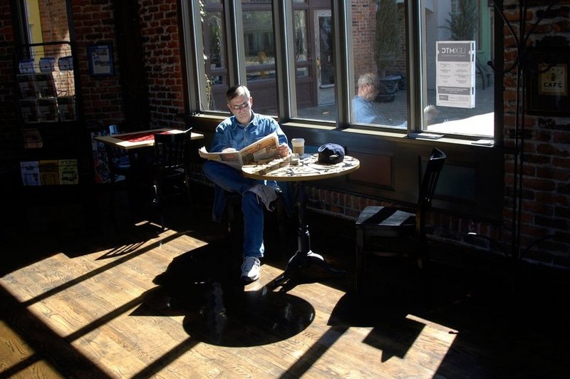 Živimo le tukaj in zdaj (razmišlja in piše prof. dr. Uroš Ahčan) (foto: profimedia)