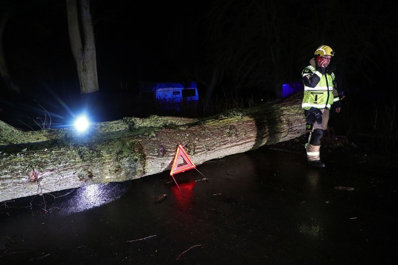 Neurje po severnejšem delu Evrope vzelo 6 življenj in povzročilo prometne težava (foto: profimedia)