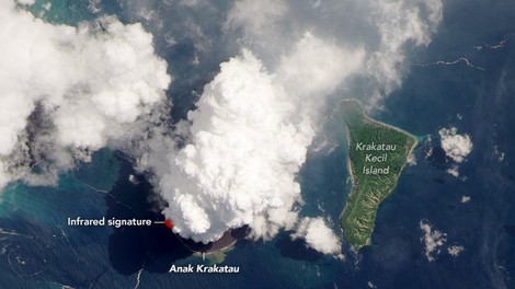 Vulkan Anak Krakatau se je znova prebudil, pepel se dviga 1500 metrov visoko