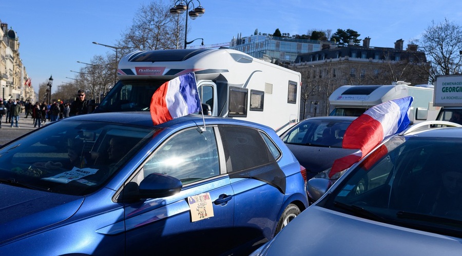 Pariz nadzoruje policija, konvoj svobode proti Bruslju (foto: profimedia)