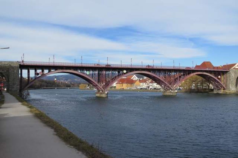 V Mariboru se začenja gradnja nove brvi čez Dravo (foto: Andreja Seršen Dobaj/STA)