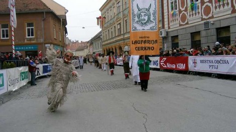 Cerkljanska laufarija v živo, na Ptuju povorke kljub sprostitvi ukrepov ne bo