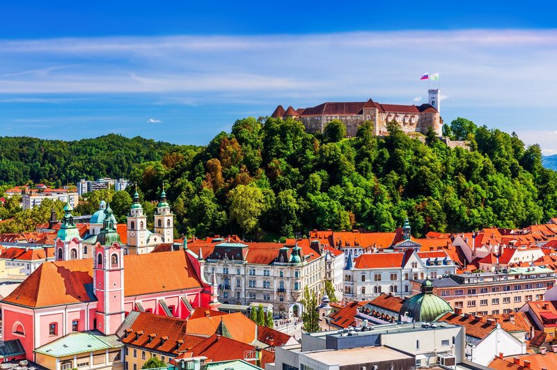 Na štirih znamkah francoske pošte arhitekturni biseri Ljubljane (foto: Profimedia)